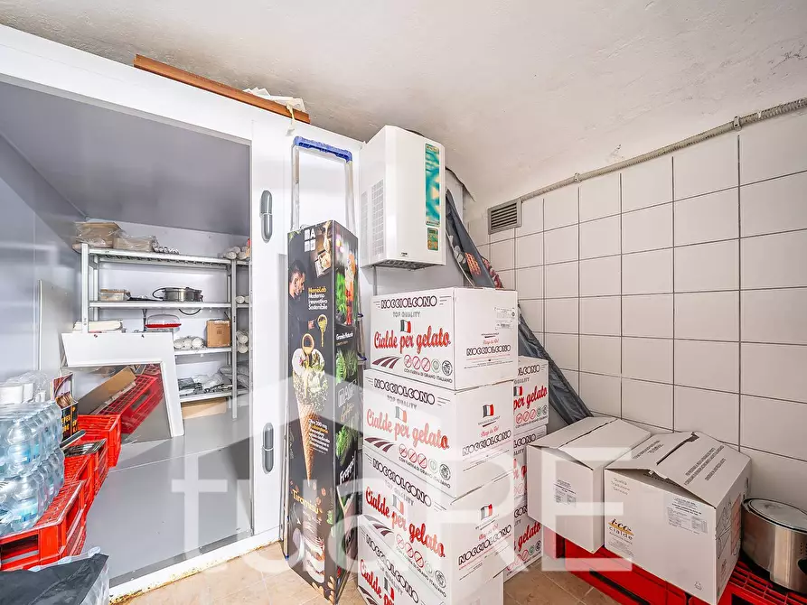 Immagine 14 di Negozio in vendita  in Borgo Pio a Roma