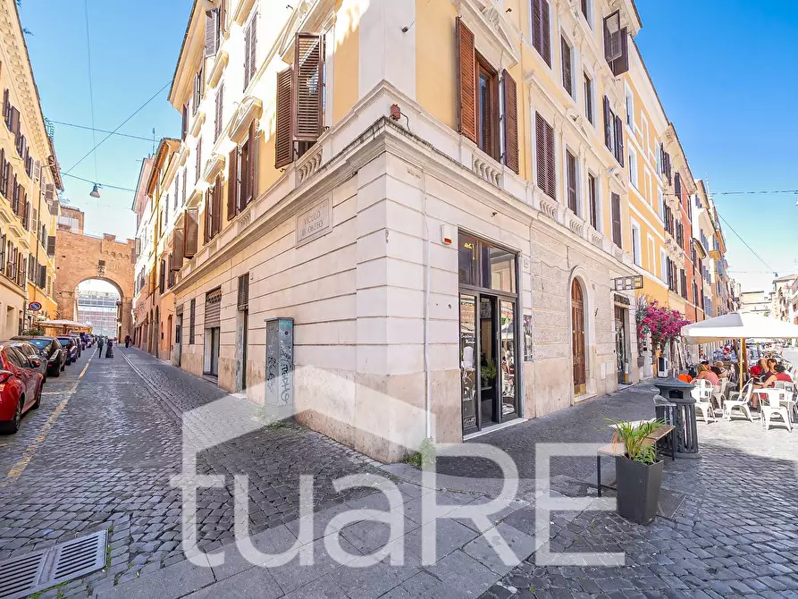 Immagine 23 di Negozio in vendita  in Borgo Pio a Roma