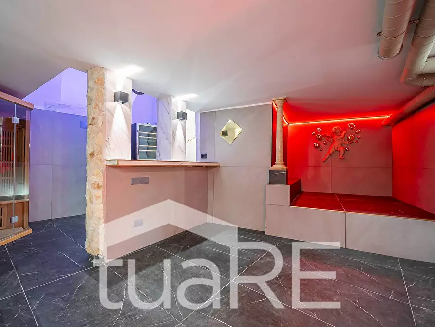 Immagine 4 di Appartamento in vendita  in Via Della Gensola a Roma