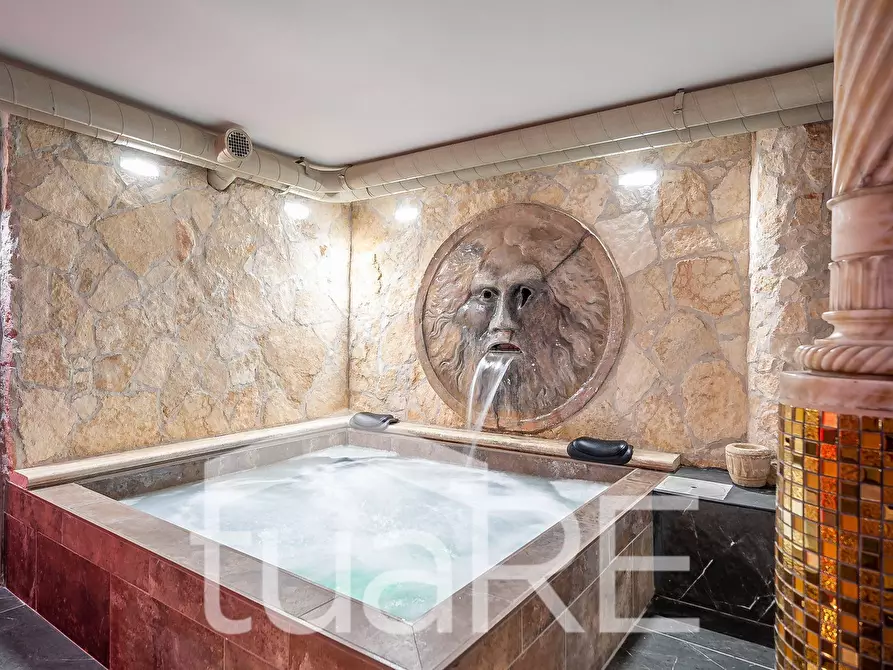 Immagine 10 di Appartamento in vendita  in Via Della Gensola a Roma