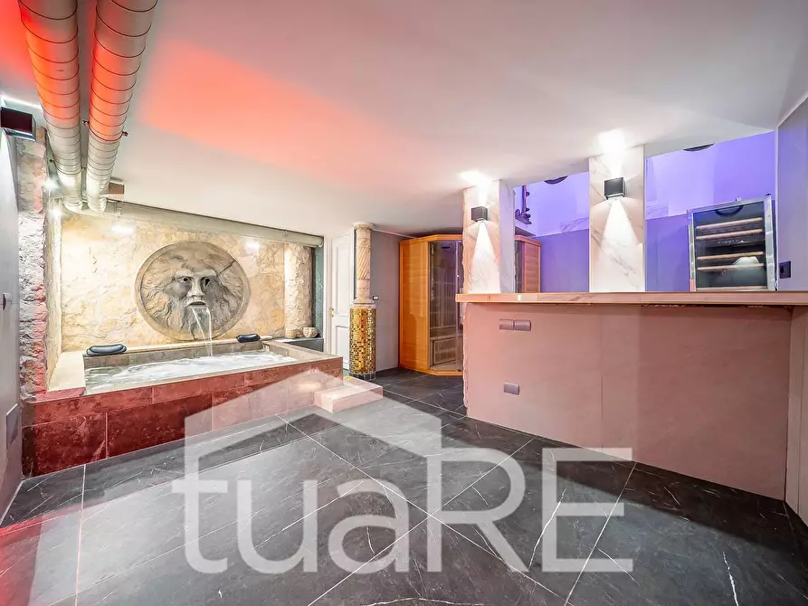 Immagine 19 di Appartamento in vendita  in Via Della Gensola a Roma