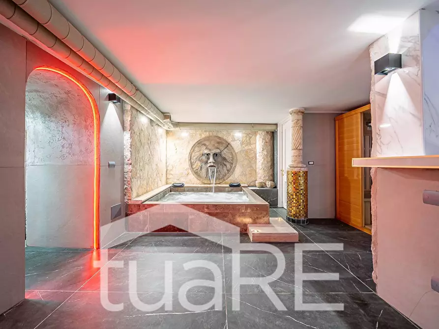Immagine 20 di Appartamento in vendita  in Via Della Gensola a Roma