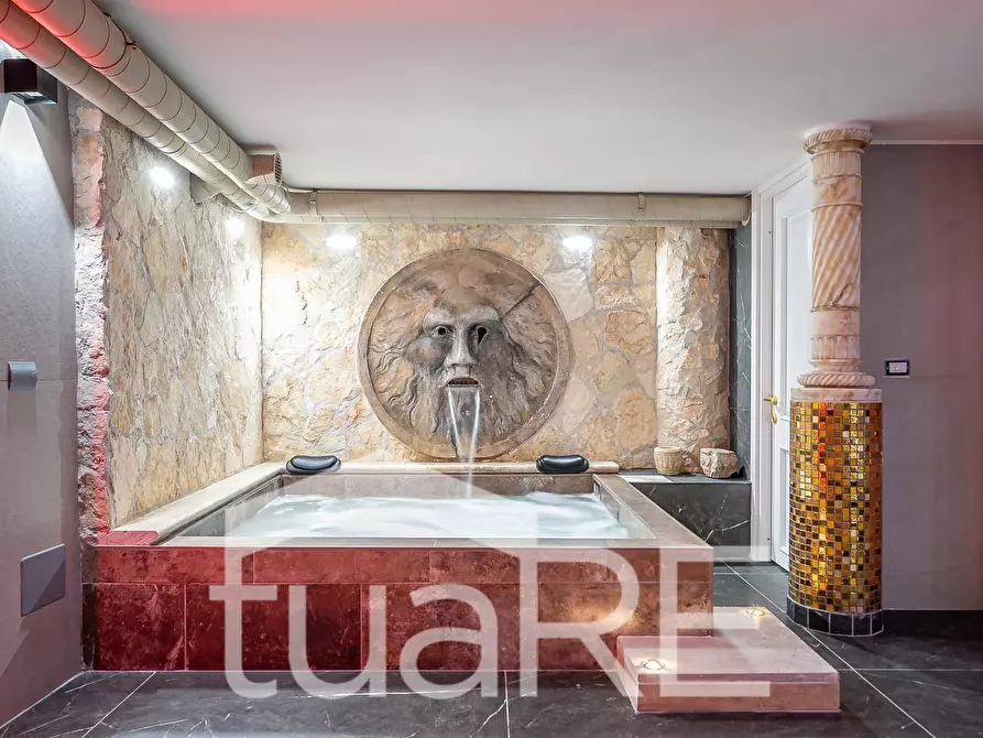 Immagine 21 di Appartamento in vendita  in Via Della Gensola a Roma