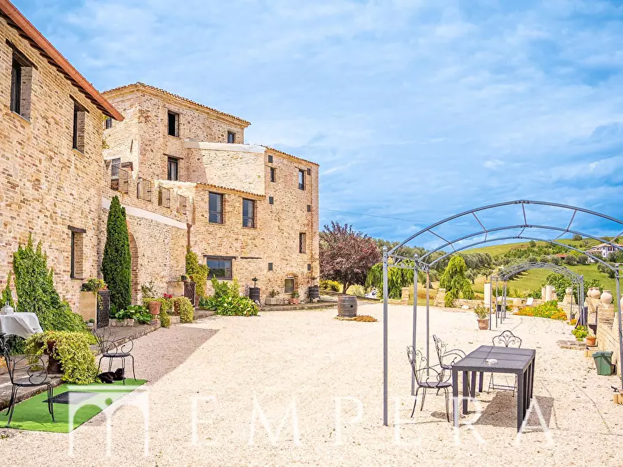 Immagine 3 di Palazzo in vendita  in via di Santa Maria Assunta a Mosciano Sant'angelo