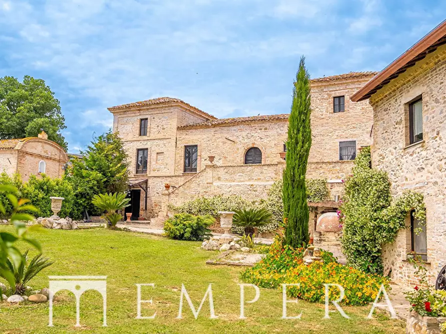 Immagine 14 di Palazzo in vendita  in via di Santa Maria Assunta a Mosciano Sant'angelo