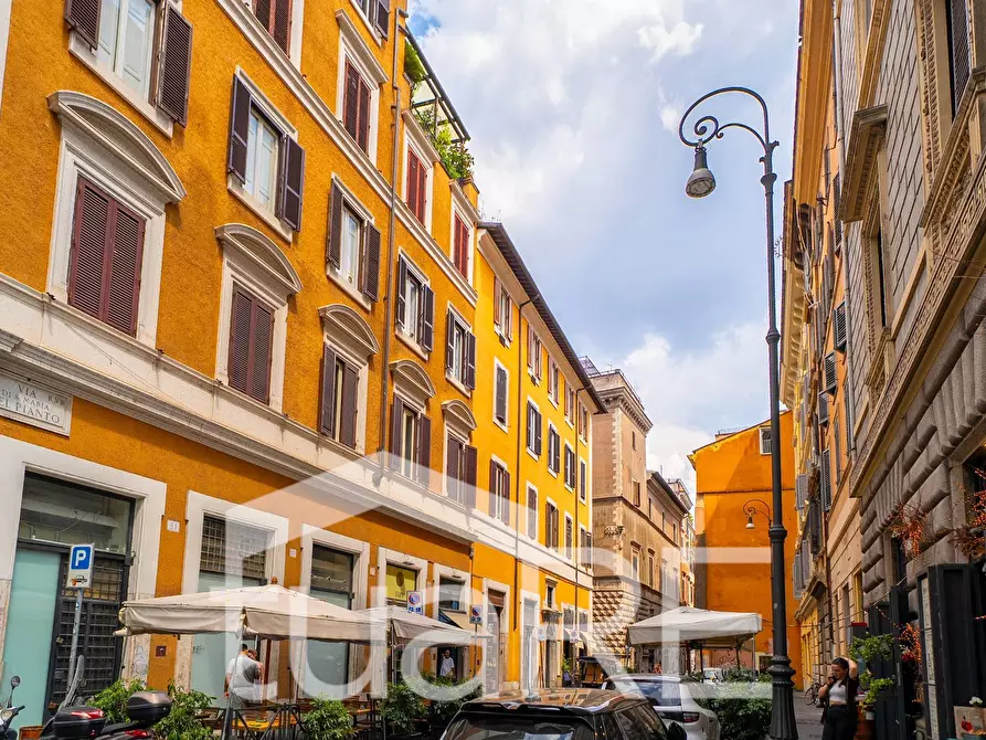 Immagine 2 di Appartamento in vendita  in Via Del Portico D'ottavia a Roma