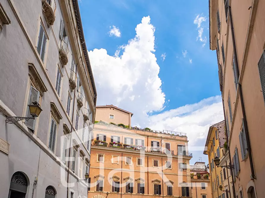 Immagine 10 di Appartamento in vendita  in Via Del Portico D'ottavia a Roma