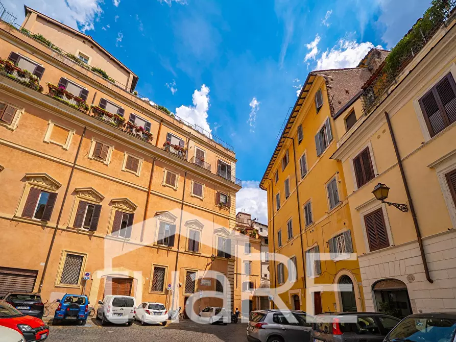 Immagine 15 di Appartamento in vendita  in Via Del Portico D'ottavia a Roma