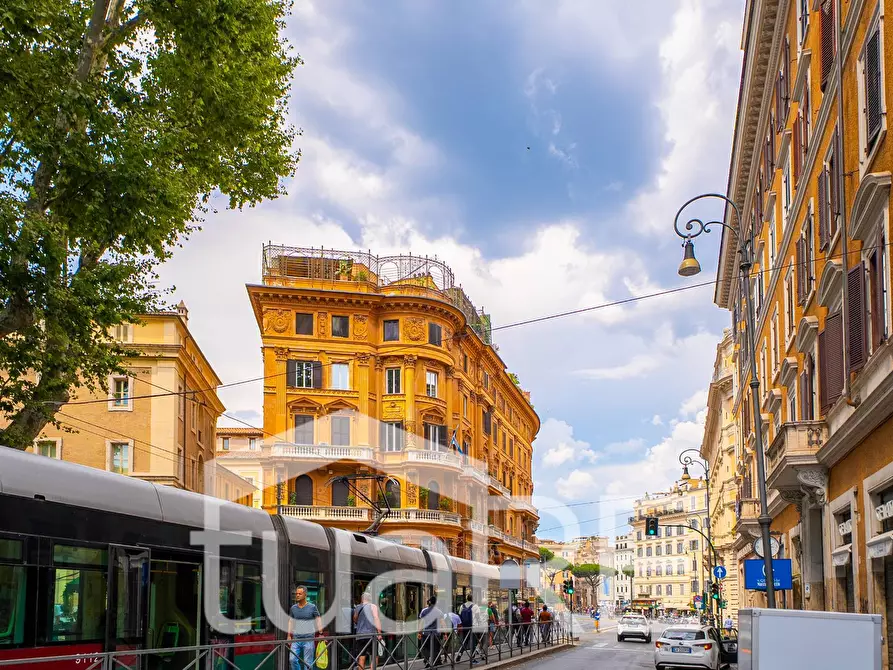 Immagine 21 di Appartamento in vendita  in Via Del Portico D'ottavia a Roma