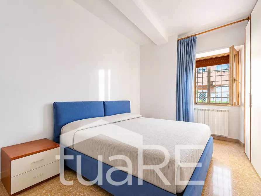 Immagine 3 di Appartamento in vendita  in Viale Platone a Roma