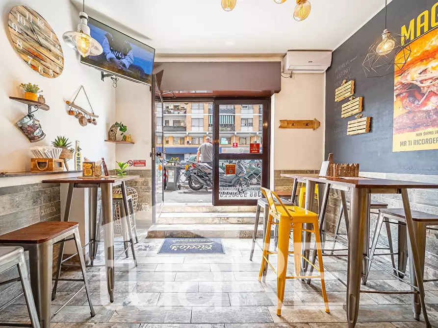 Immagine 2 di Negozio in vendita  in Via Antonio Pacinotti a Roma