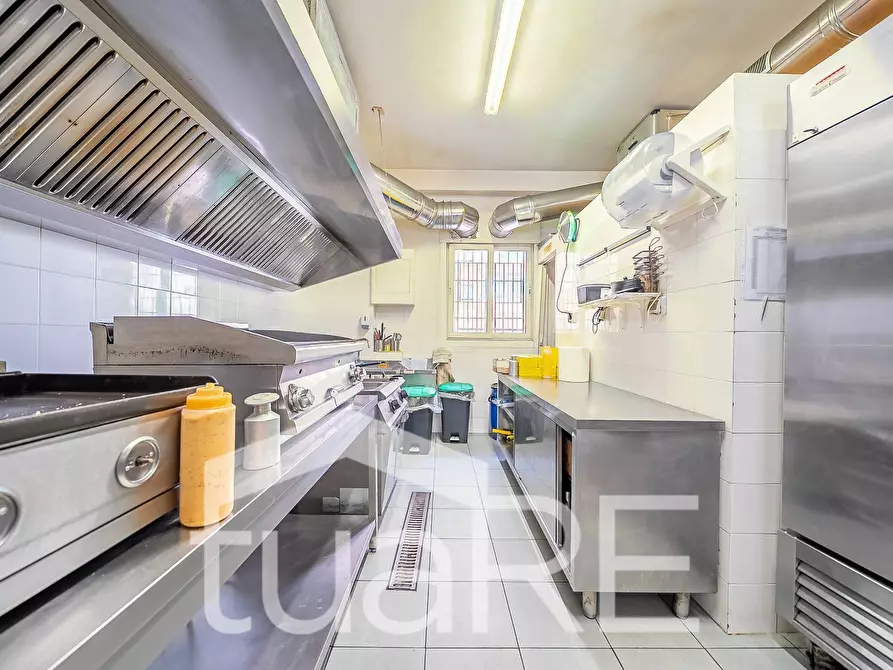 Immagine 9 di Negozio in vendita  in Via Antonio Pacinotti a Roma