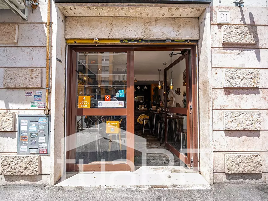 Immagine 14 di Negozio in vendita  in Via Antonio Pacinotti a Roma