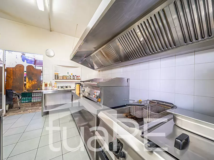Immagine 22 di Negozio in vendita  in Via Antonio Pacinotti a Roma