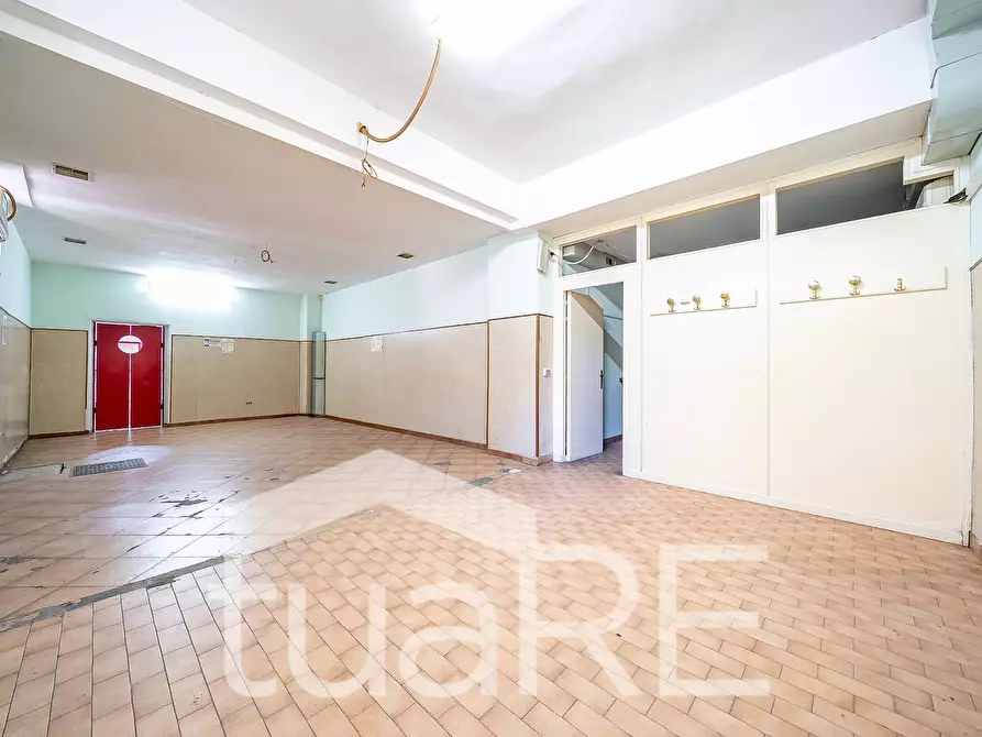 Immagine 8 di Negozio in vendita  in Largo Arturo Donaggio a Roma