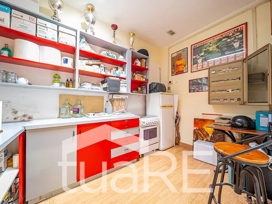 Immagine 9 di Negozio in vendita  in Largo Arturo Donaggio a Roma