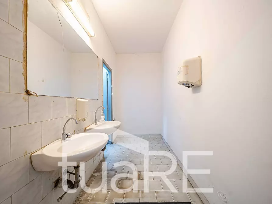 Immagine 13 di Negozio in vendita  in Largo Arturo Donaggio a Roma