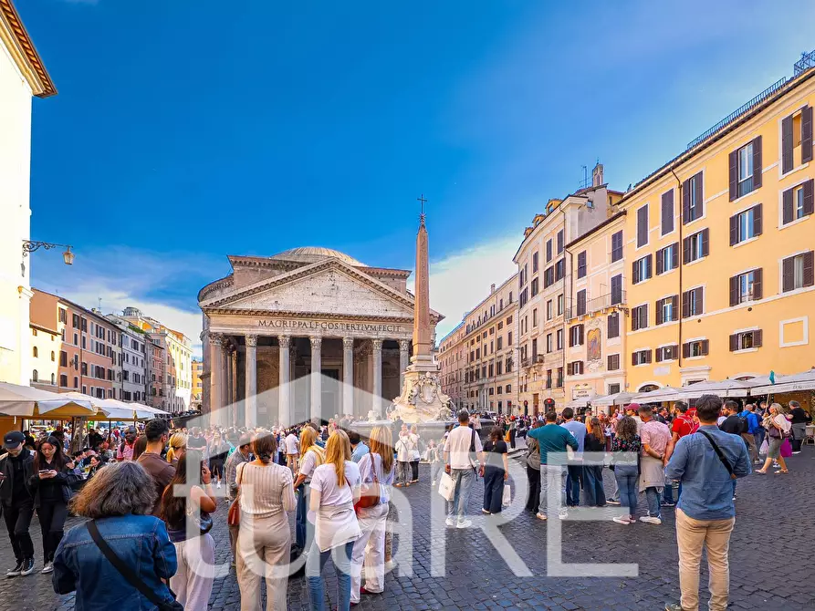 Immagine 3 di Negozio in vendita  in Piazza Della Rotonda a Roma