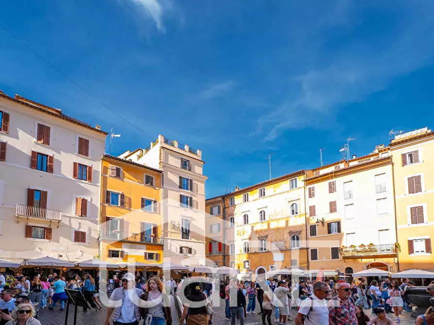 Immagine 9 di Negozio in vendita  in Piazza Della Rotonda a Roma