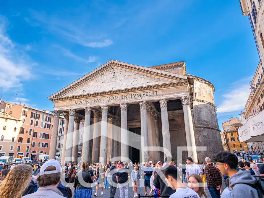 Immagine 11 di Negozio in vendita  in Piazza Della Rotonda a Roma
