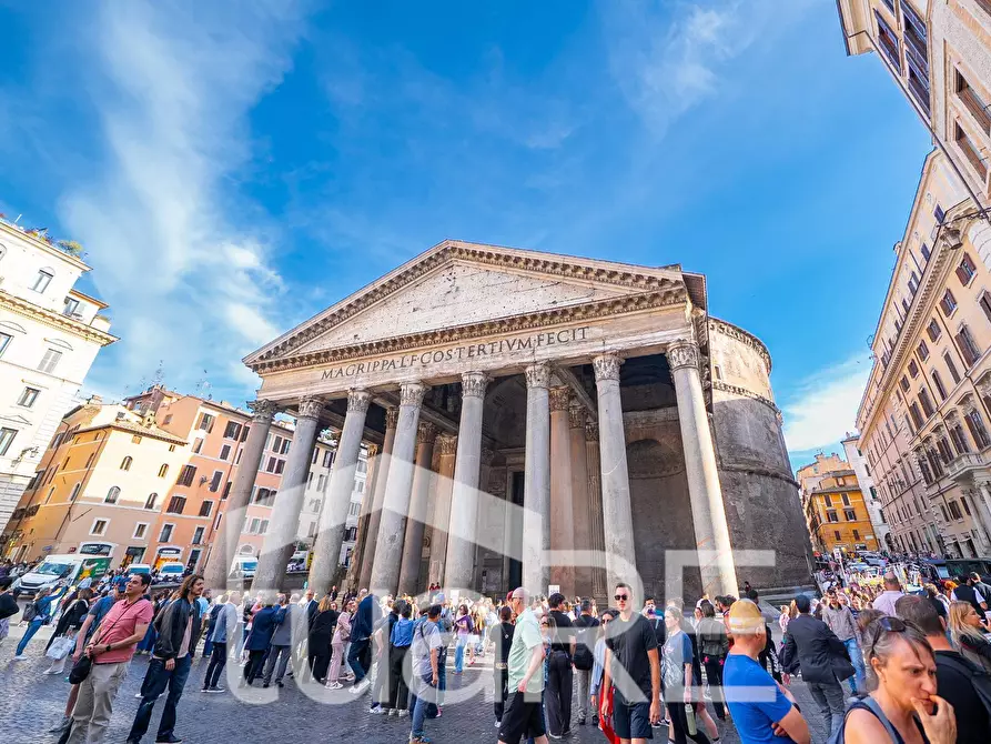 Immagine 12 di Negozio in vendita  in Piazza Della Rotonda a Roma