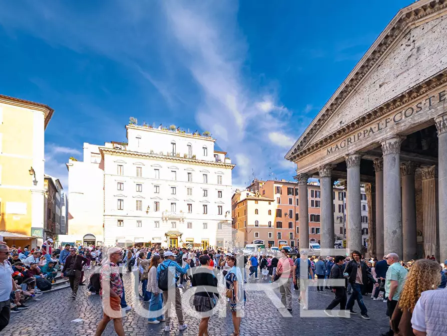 Immagine 13 di Negozio in vendita  in Piazza Della Rotonda a Roma