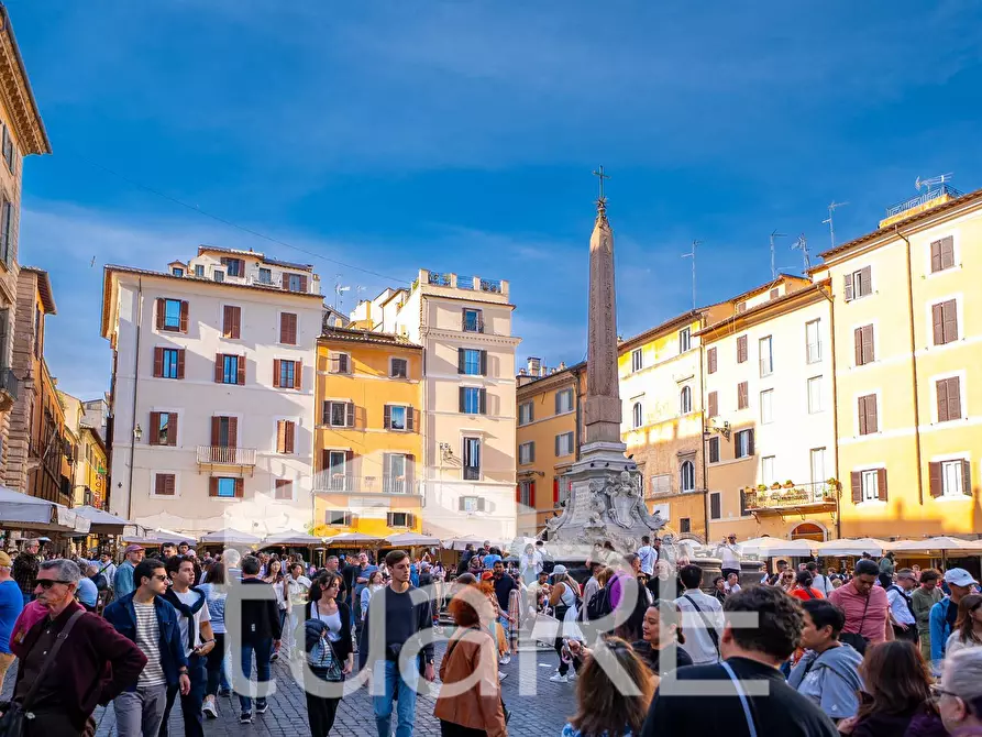 Immagine 15 di Negozio in vendita  in Piazza Della Rotonda a Roma