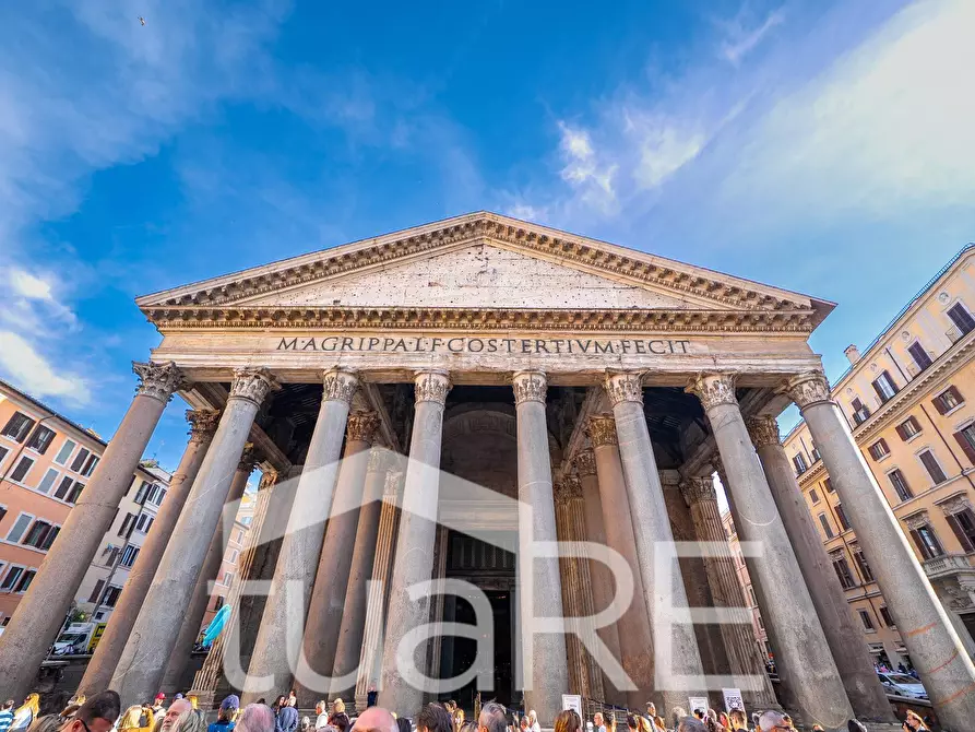 Immagine 17 di Negozio in vendita  in Piazza Della Rotonda a Roma