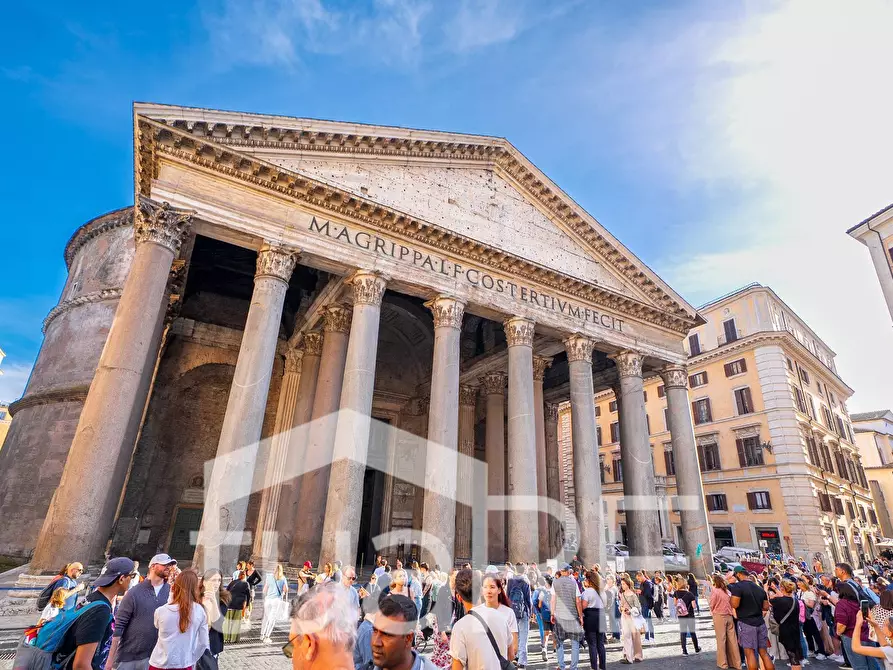 Immagine 20 di Negozio in vendita  in Piazza Della Rotonda a Roma