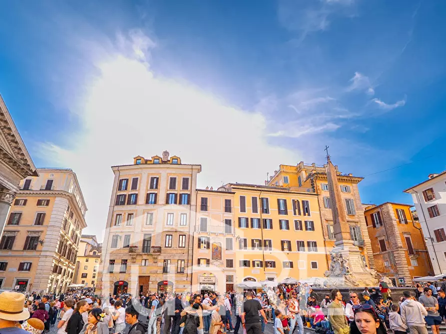 Immagine 21 di Negozio in vendita  in Piazza Della Rotonda a Roma