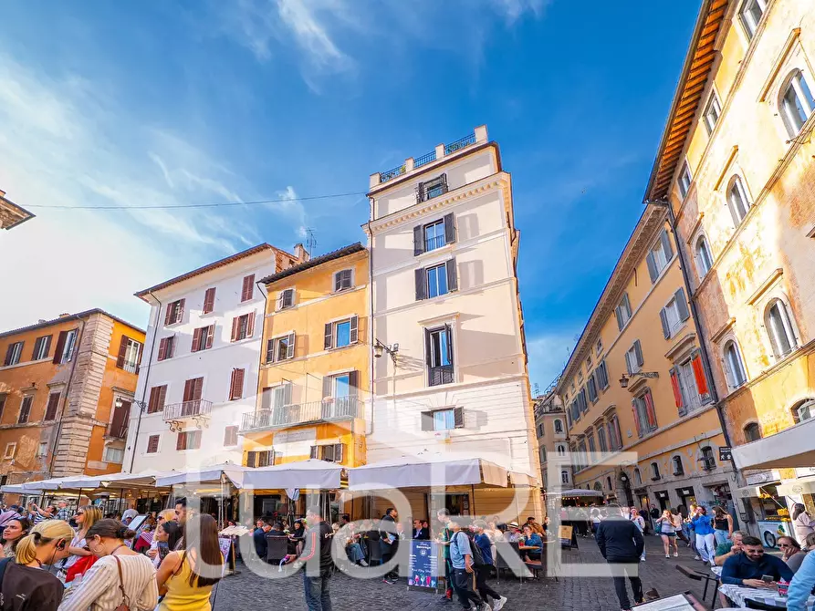 Immagine 26 di Negozio in vendita  in Piazza Della Rotonda a Roma