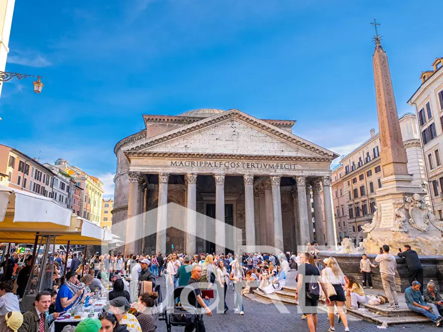 Immagine 27 di Negozio in vendita  in Piazza Della Rotonda a Roma