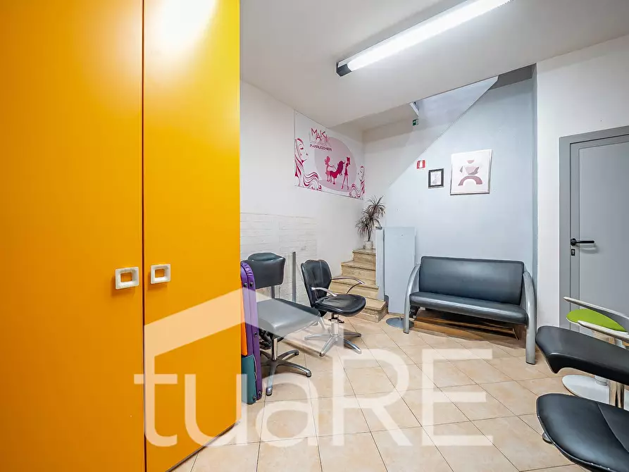 Immagine 14 di Negozio in vendita  in Via Antonino Lo Surdo a Roma