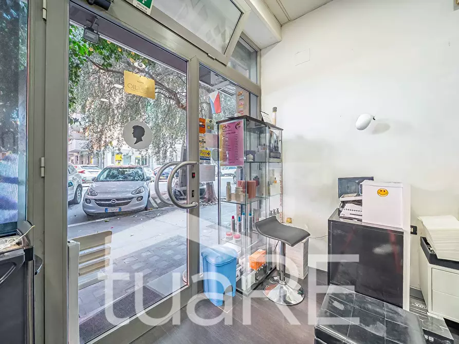 Immagine 15 di Negozio in vendita  in Via Antonino Lo Surdo a Roma