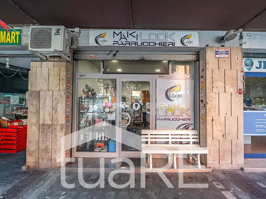 Immagine 18 di Negozio in vendita  in Via Antonino Lo Surdo a Roma
