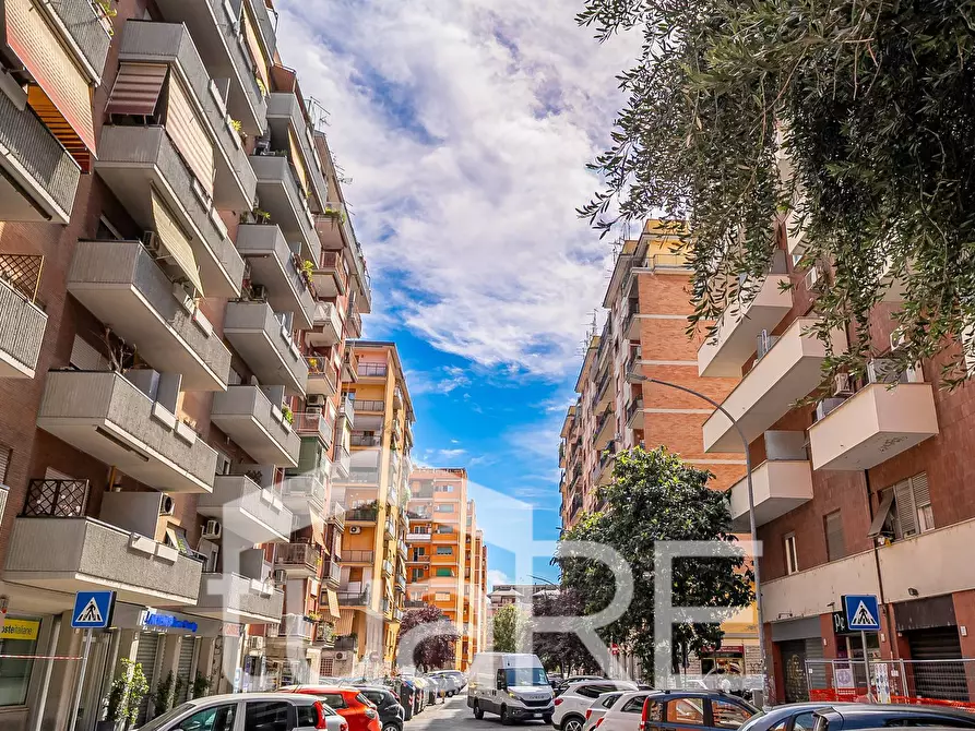 Immagine 20 di Negozio in vendita  in Via Antonino Lo Surdo a Roma
