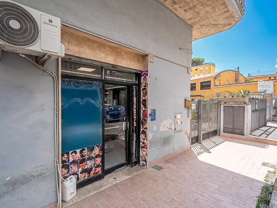 Immagine 7 di Negozio in vendita  in Via Del Monte Delle Capre a Roma
