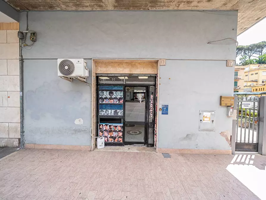 Immagine 14 di Negozio in vendita  in Via Del Monte Delle Capre a Roma