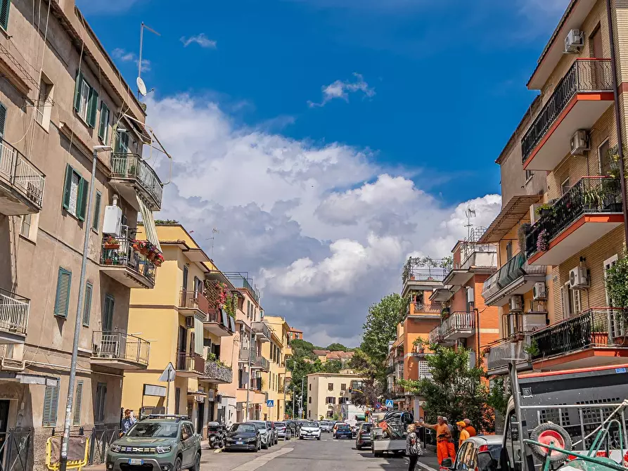 Immagine 15 di Negozio in vendita  in Via Del Monte Delle Capre a Roma