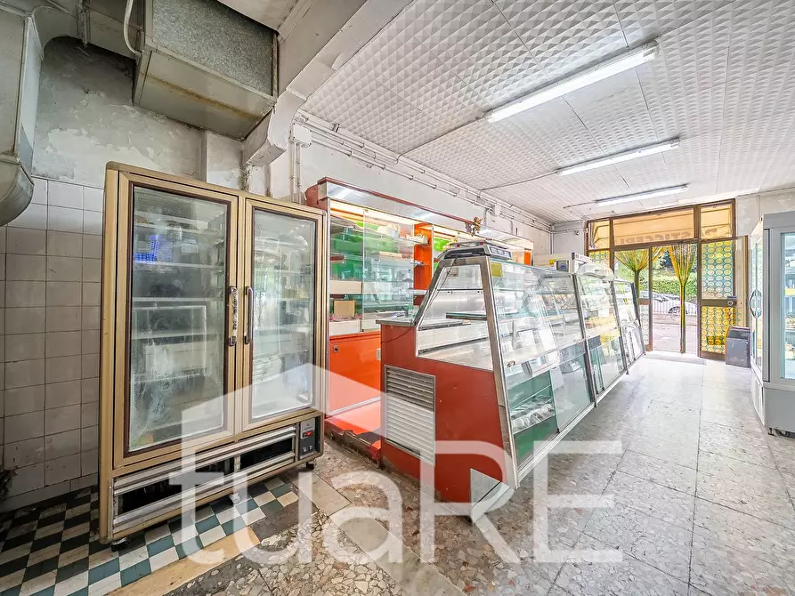 Immagine 3 di Negozio in vendita  in Via Dei Monti Di Primavalle a Roma