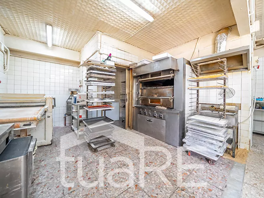 Immagine 13 di Negozio in vendita  in Via Dei Monti Di Primavalle a Roma