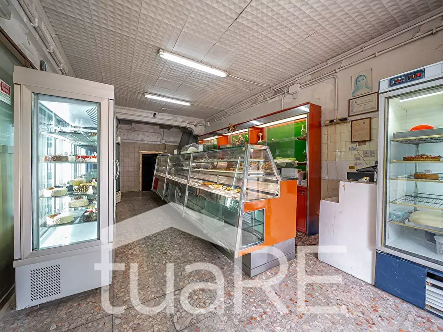 Immagine 14 di Negozio in vendita  in Via Dei Monti Di Primavalle a Roma