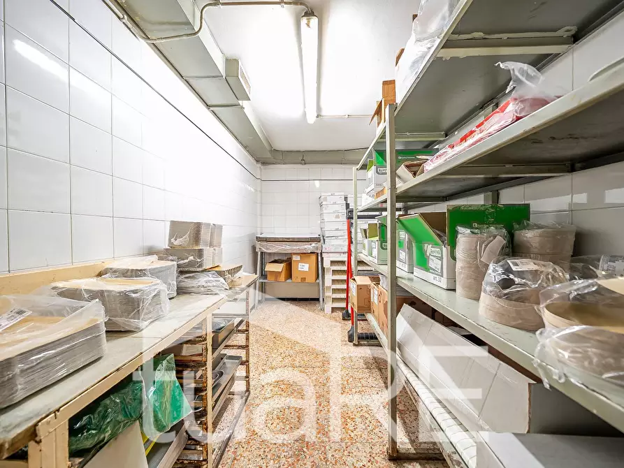 Immagine 17 di Negozio in vendita  in Via Dei Monti Di Primavalle a Roma