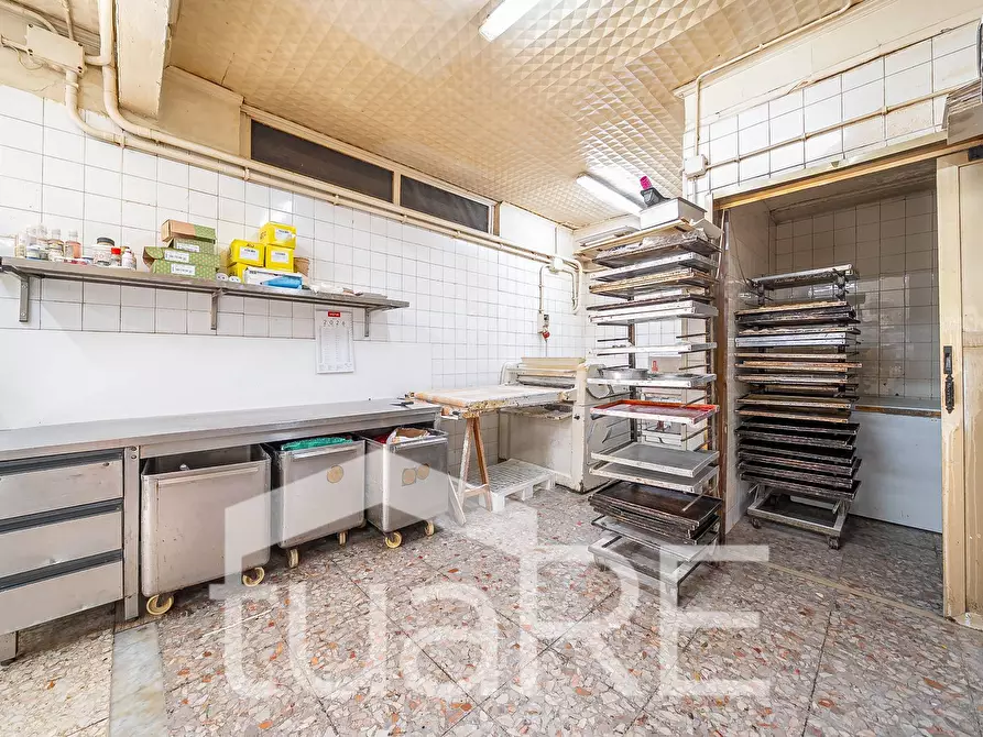Immagine 19 di Negozio in vendita  in Via Dei Monti Di Primavalle a Roma