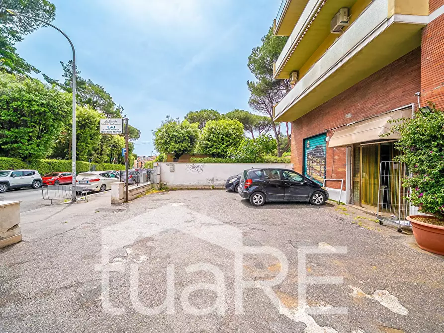 Immagine 20 di Negozio in vendita  in Via Dei Monti Di Primavalle a Roma