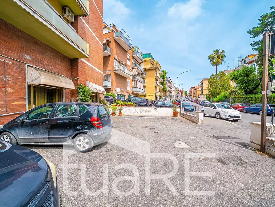 Immagine 22 di Negozio in vendita  in Via Dei Monti Di Primavalle a Roma