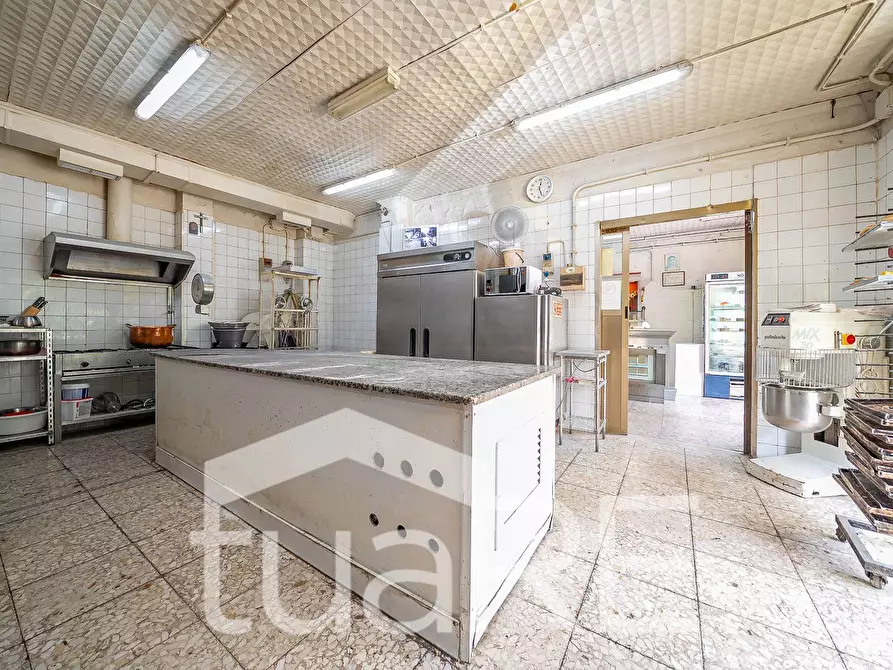 Immagine 23 di Negozio in vendita  in Via Dei Monti Di Primavalle a Roma