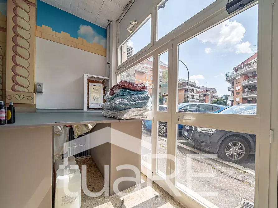 Immagine 15 di Negozio in vendita  in Via Luigi Kossuth a Roma