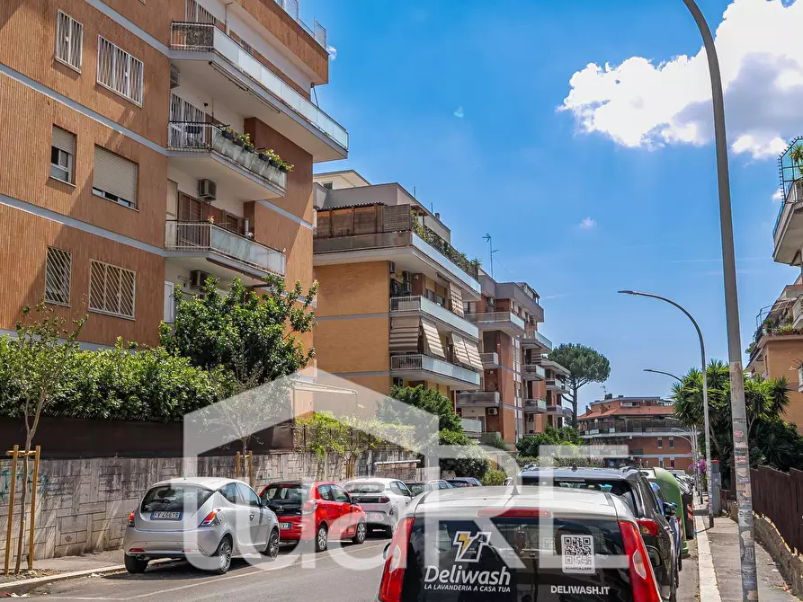 Immagine 19 di Negozio in vendita  in Via Luigi Kossuth a Roma
