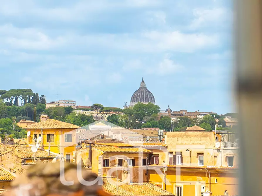 Immagine 5 di Attico in vendita  in Piazza Di Santa Maria In Trastevere a Roma